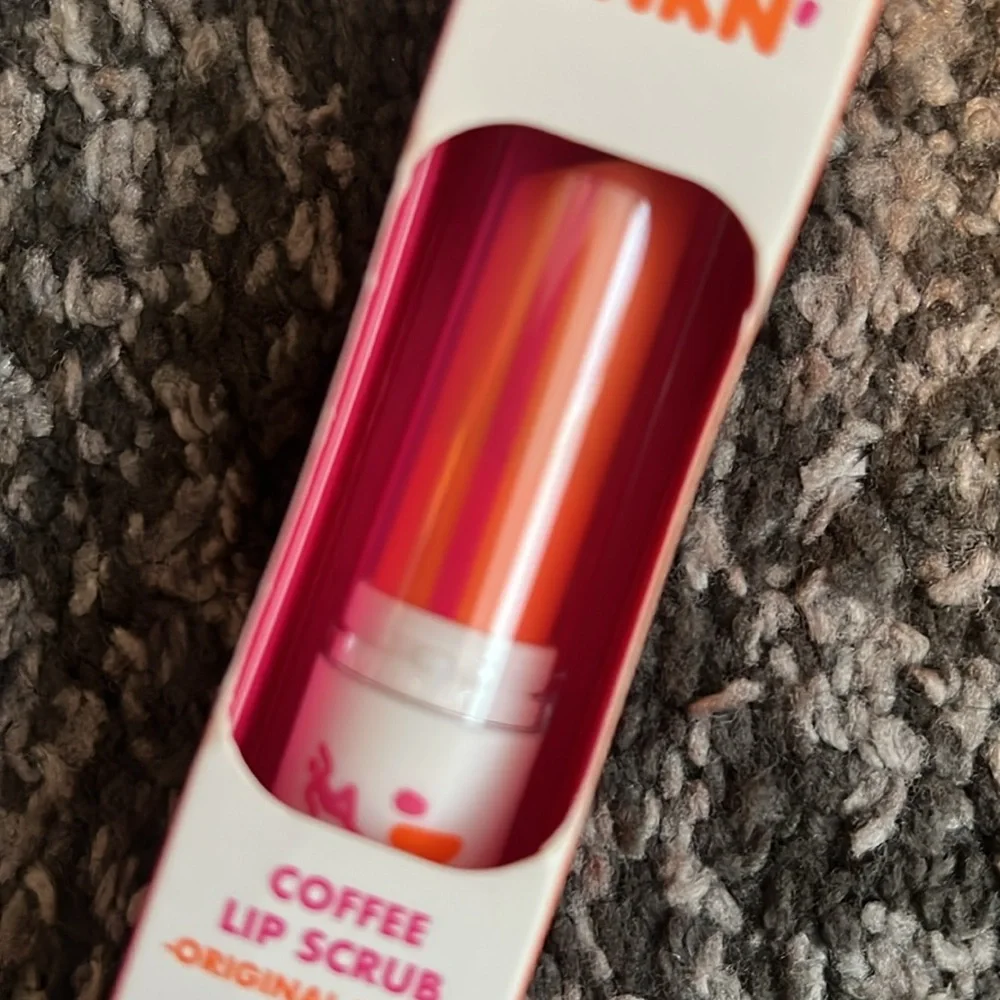 E.L.F X DNKN’ Dunkin Donuts coffee lip scrub, NIB!
